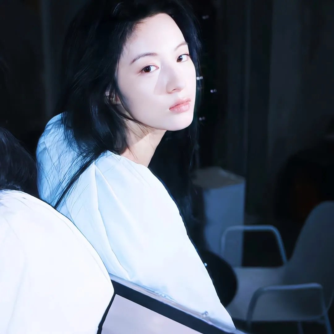 姑娘， 望着我